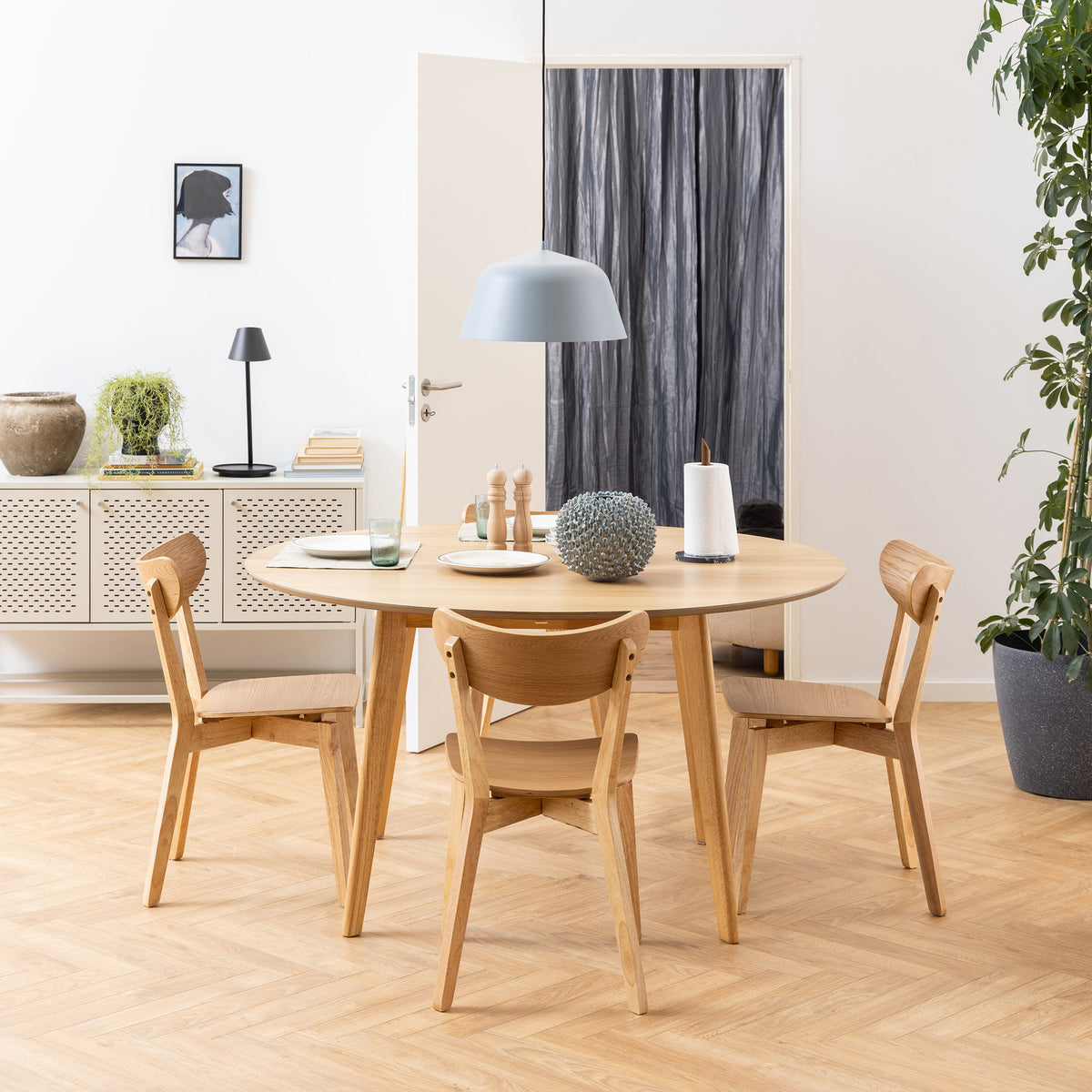 Krel Round Dining Table 140x76 cm, Scandinavian Style – in a room setting