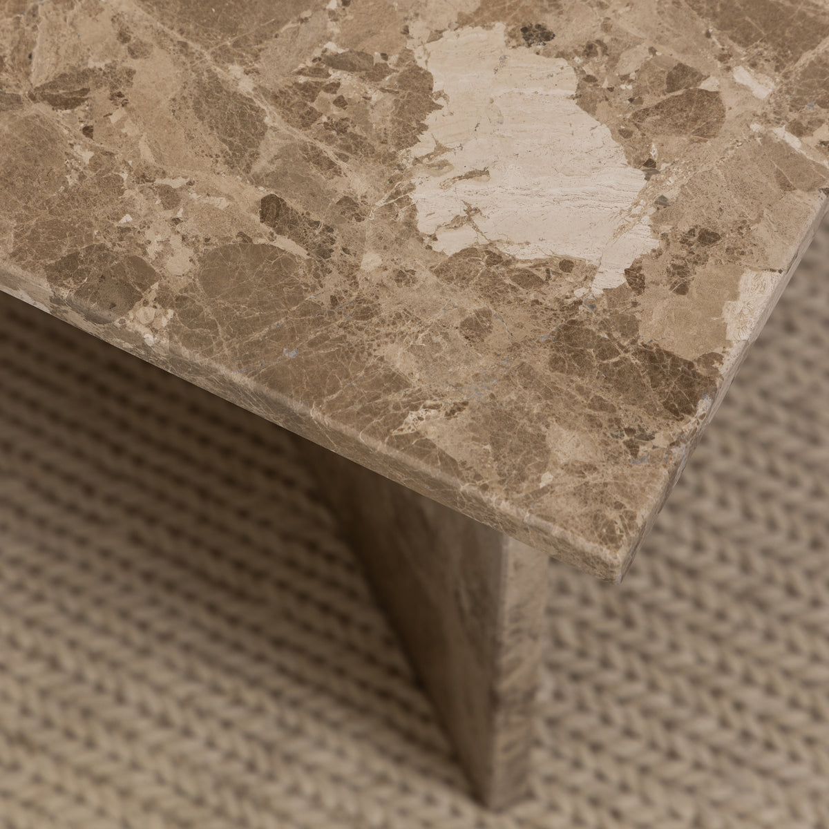 Plaris Coffee Table 140x42 cm, Elegant Style – in a room setting