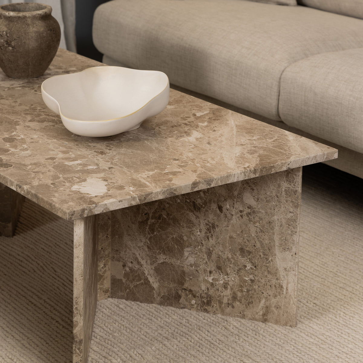 Plaris Coffee Table 140x42 cm, Elegant Style – in a room setting
