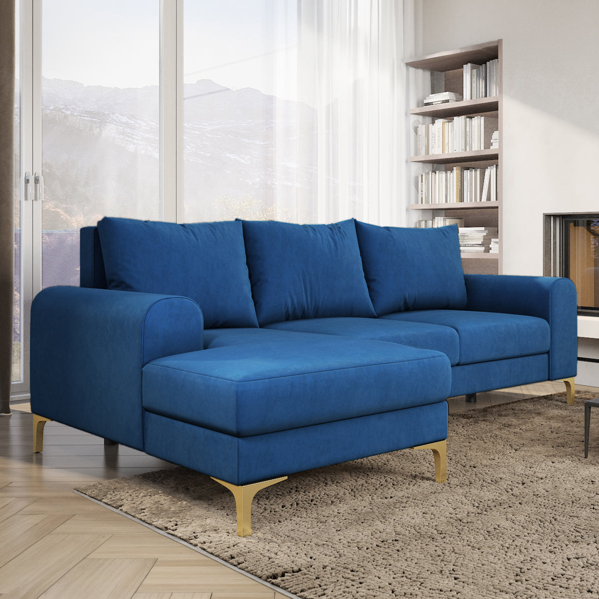 Arpelo-hoekbank 245x145 Nachtblauw (MANILA 26) in een lichte woonkamer met boekenkast en vloerkleed – fluwelen hoekbank