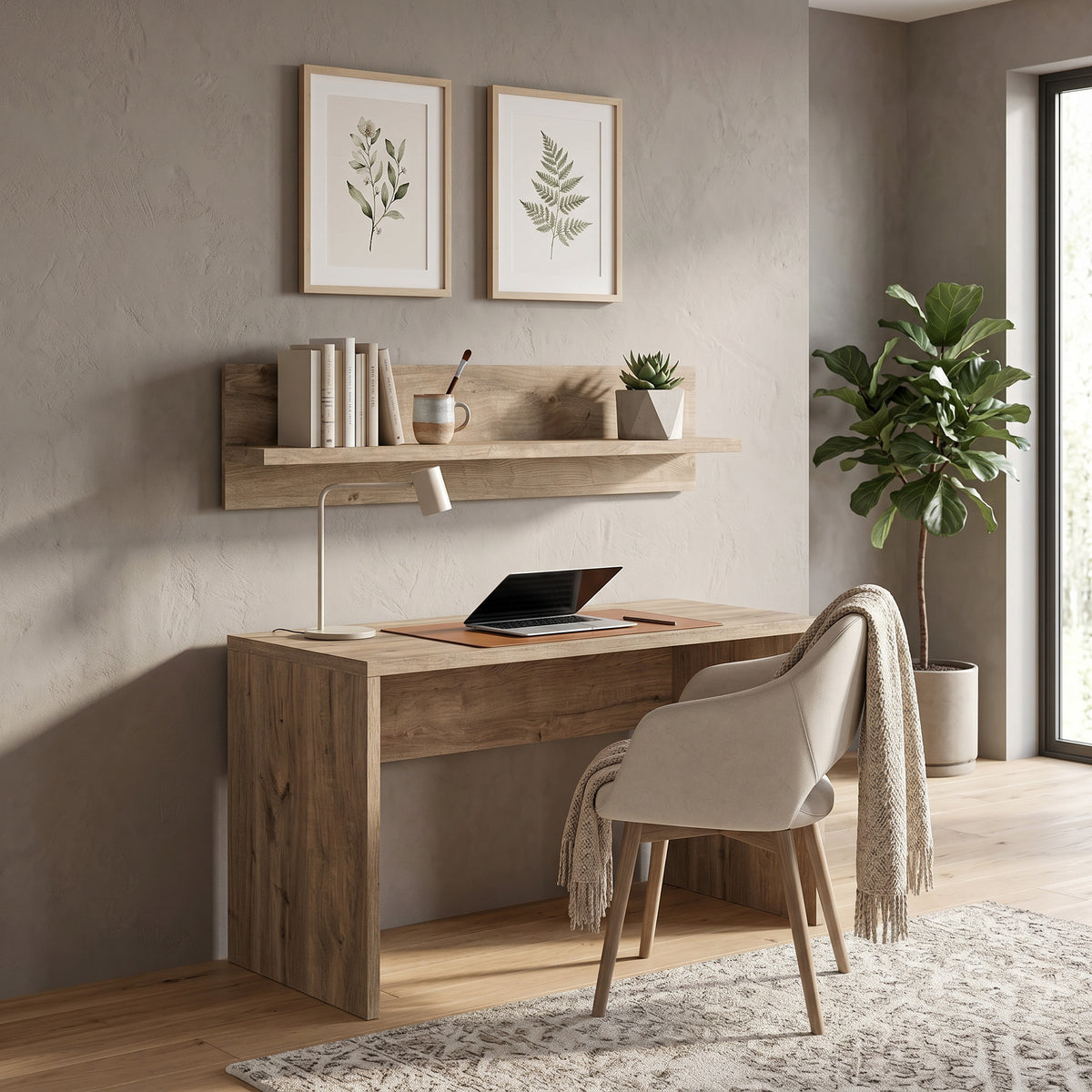 Wandplank Korin 120x32 boven een bureau in een thuiskantoor met boeken en vetplant – boekenplank