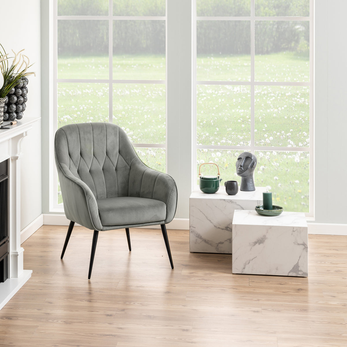 Quadrato Set of Two Coffee Tables, Modern Organic Style – in a room setting