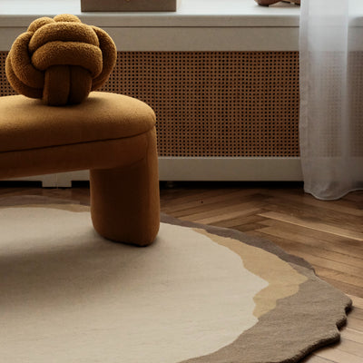 Tapis rond Groti en laine tuftée à la main, avec une bordure marquée de style classique – photo 3