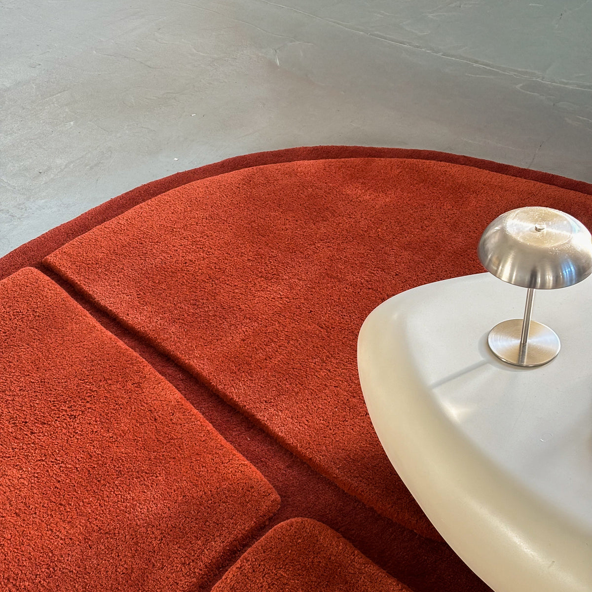 Tapis Rawi à la texture sculpturale du velours dans un style naturel – photo 5