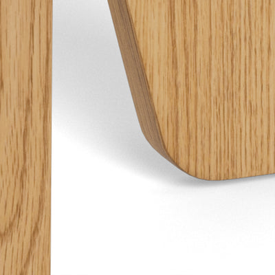 Table basse Tendra Ø80x45 – gros plan sur la base arrondie d'un pied avec un motif en chêne sauvage