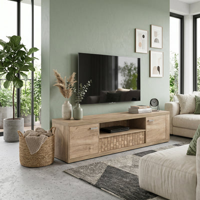 Tv-meubel Korin 196x51 in de woonkamer met groene muur en grote ramen – lang tv-meubel voor de woonkamer